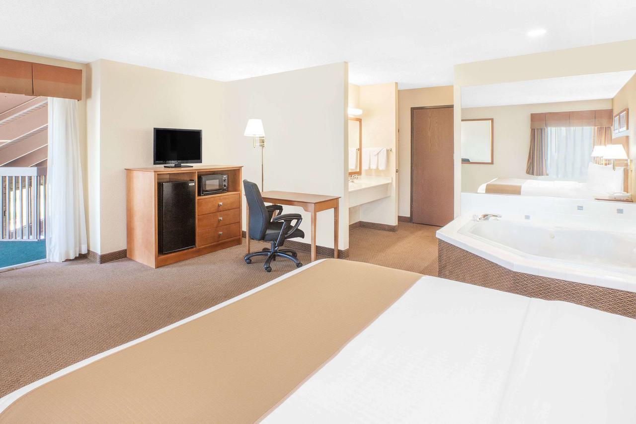 Baymont By Wyndham Port Huron Eksteriør bilde