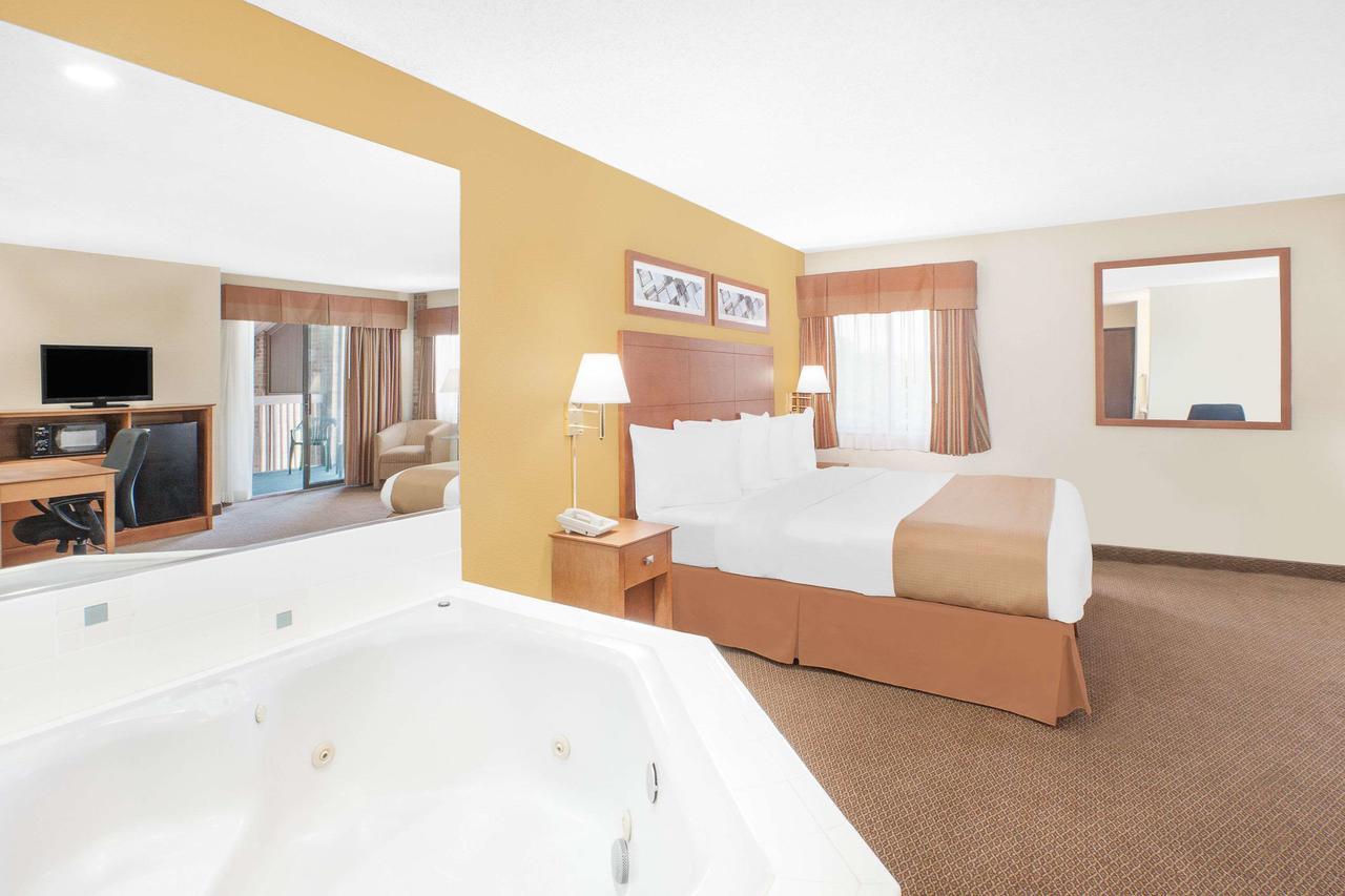Baymont By Wyndham Port Huron Eksteriør bilde